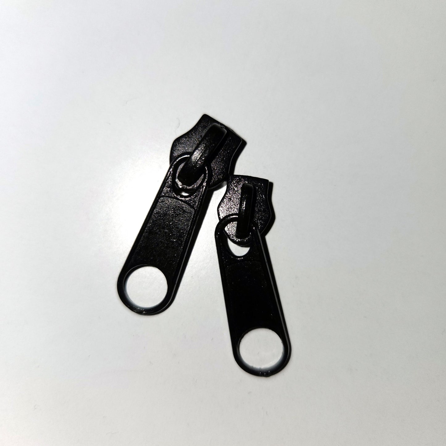 #5 nylon tape zipper pull - black