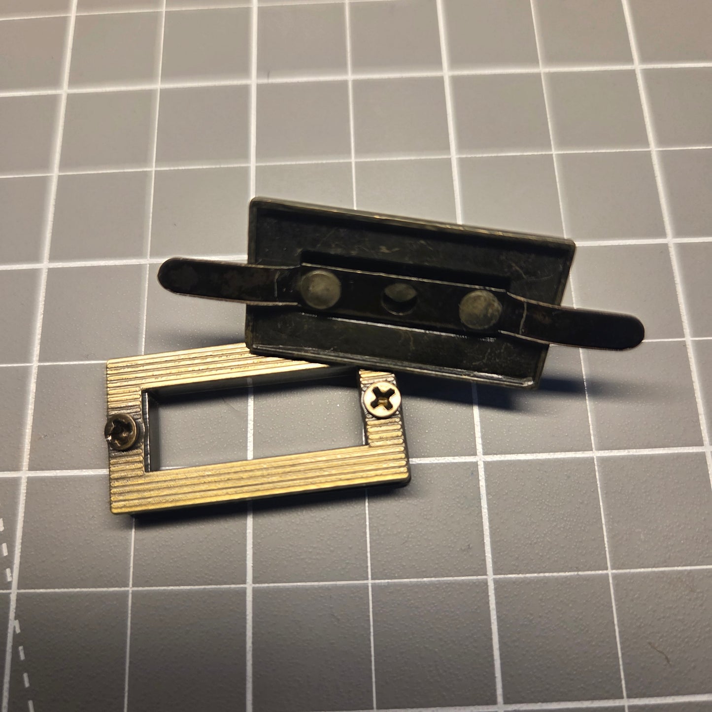 Antique Gold Twist Lock - 17x30mm